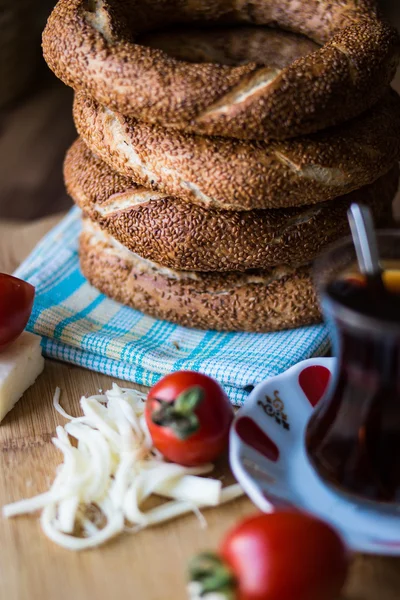 Simit com chá / Bagel turco . — Fotografia de Stock