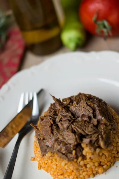 Lammfleisch mit Bulgurreis / Bio-Lebensmittel — Stockfoto