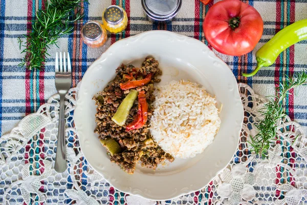 Abobrinha de carne picada com arroz . — Fotografia de Stock