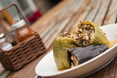 Zucchni ve kıyma ile Türk Dolma.