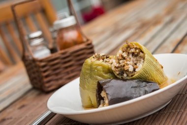 Zucchni ve kıyma ile Türk Dolma.