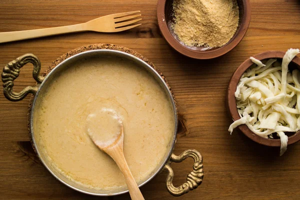 Muhlama / Porridge de maïs au fromage . — Photo