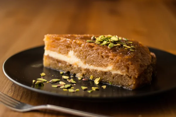 Turecká tradiční dezert Kaymakli Ekmek Kadayifi / chléb pudink — Stock fotografie