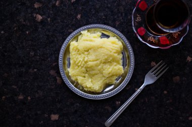 Türk peynir helva / Peynir Helvasi çay ile.