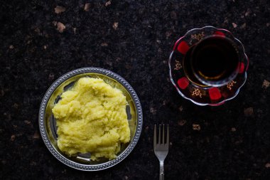 Türk peynir helva / Peynir Helvasi çay ile.