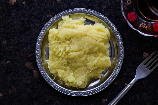 Türk peynir helva / Peynir Helvasi çay ile.