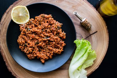 Kisir / Türk Bulgur buğday salatası.
