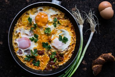 Türk Kahvaltısı Menemen / Omlet (Kızarmış Yumurta)