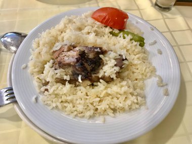Türk Tabağı Ankara Tava ile Pilaf / Pilaf ile Lamb Meat. Geleneksel Yemek.