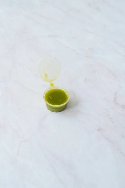 Lleve Salsa Pesto Recipiente Plástico Listo Para Entregar Comer Usar —  Fotos de Stock