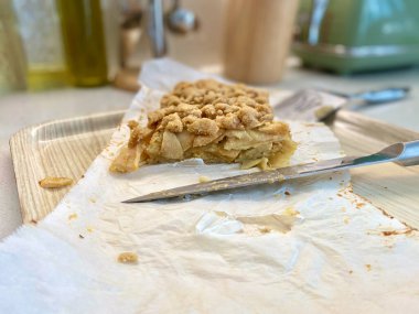 Görünmez Elmalı Pasta Dilimleri Servisi. Yemeye hazır..