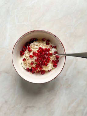 Amaranth Çikolata ve yoğurt, bal ve nar tohumlu granola. Yoğurt. Sağlıklı Organik Gıda.