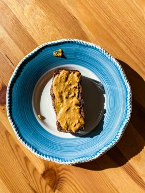 Kremalı Fıstık Ezmeli Muzlu Ekmek Ezmesi. Yemeye hazır..