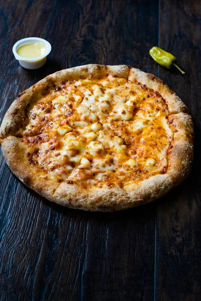 Pizza Quattro Formaggi Four Cheese Pizza Wooden Surface Ready Eat — Stock Photo, Image