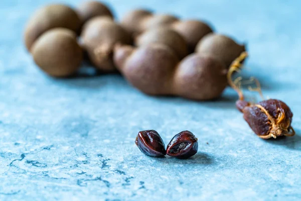 Tumpukan Buah Tamarind Manis Ripe Dengan Shell Siap Makan — Stok Foto