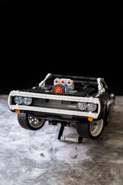 İSTANBUL, TURKEY - 4 HAZİRAN 2020: Nos Tank ile Lego Technic Dodge Charger Car Model. Hızlı ve Öfkeli Model. Görüntülemeye Hazır.
