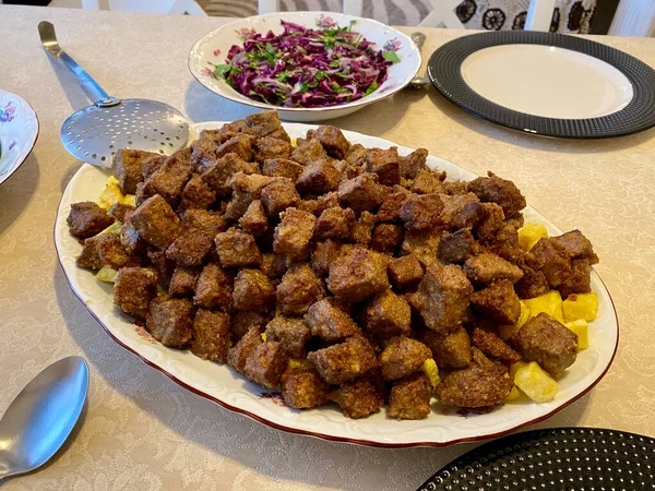 Turkish Cuisine Delicious Ciger Dengan Onion Salad Hati Orang Albania — Stok Foto