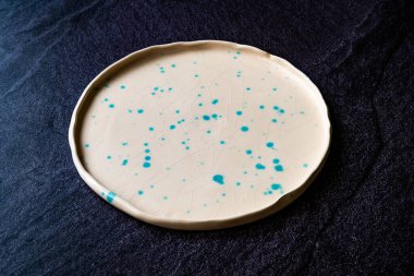 El yapımı Seramik Servis Tabağı. Kullanıma ve Satmaya Hazır.