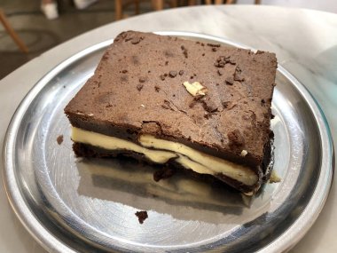 Beyaz çikolatalı Brownie Macro Close Up View. Yemek ve Servis İçin Hazır.