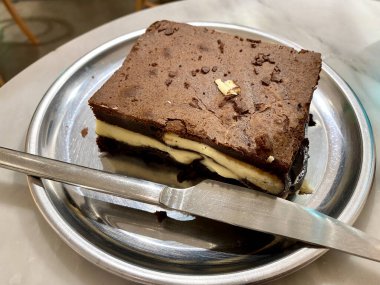 Beyaz çikolatalı Brownie Macro Close Up View. Yemek ve Servis İçin Hazır.