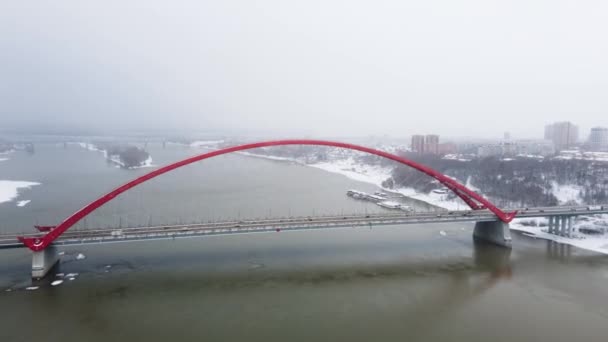 Winterlandschap van snelweg en rivier. Hyperlapse van de brug Rechtenvrije Stockvideo