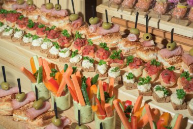 Restoran tatil masada sandviç