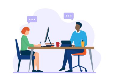 Modern bir çalışma alanında bilgisayar ve tabletlerle dijital projelerde çalışan bir kadın ve erkeğin düz vektörü.