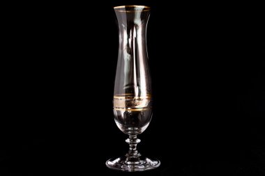  Siyah bir zemin üzerine uzun şarap cam