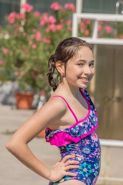 Fun girl in pool summer day — Stock Photo, Image