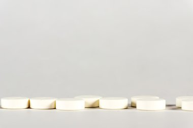 Tablet. Alımı için ilaç. Doktor tarifi göre serbest.