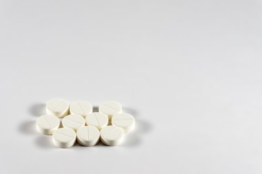 Tablet. Alımı için ilaç. Doktor tarifi göre serbest.