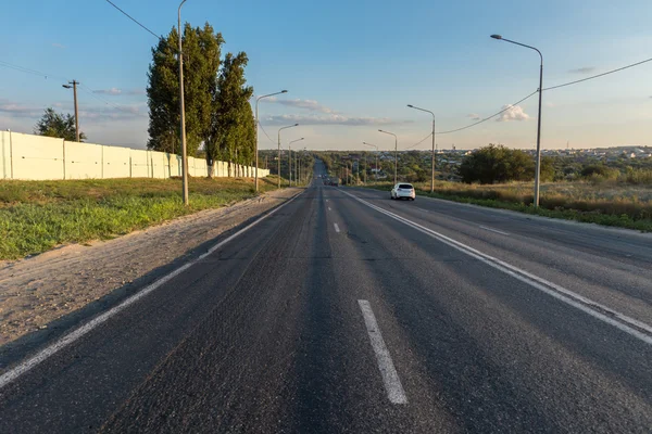 Нехай довжина мальовничих стежок на дачі — стокове фото