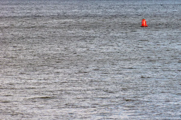 Surface de l'eau. Volga River. La ville de Volgograd . — Photo