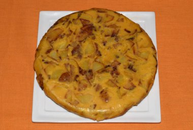 İspanyol omleti, tipik İspanyol yemeği.