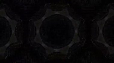 Karmaşık Desenler ve İnce Gökkuşağı Vurguları içeren Koyu Geometrik Kaleydoskopik Görseller.