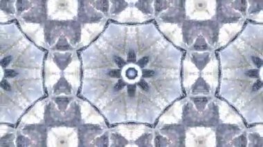 Sönük renklerde simetrik çiçek ve geometrik tasarımlarla karışık kaleydoskop desenleri.