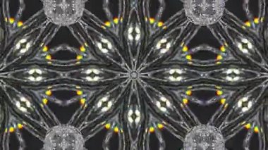 Parıldayan Kristal Avize Desenleri ve Hareket Yansımalarının Kaleydoskopik Görüntüsü.