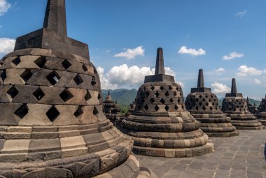 Borobudur Tapınağı Yogyakarta yakınındaki 