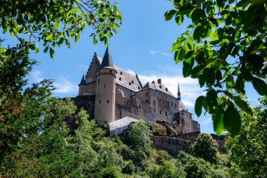 Viaden, Lüksemburg - 29 Haziran 2025 Viaden Şatosu Promoner binanın dış görünüşündeki en büyük güçlendirilmiş kale