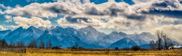 Panorama de las montañas Tatra por la mañana — Foto de Stock