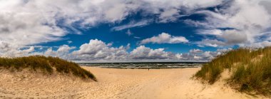 Güzel manzara manzarası, Baltık 'a yakın kum tepeciği, Yavaş