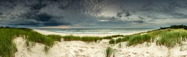 美丽的风景全景 靠近波罗的海的沙丘看 — 图库照片