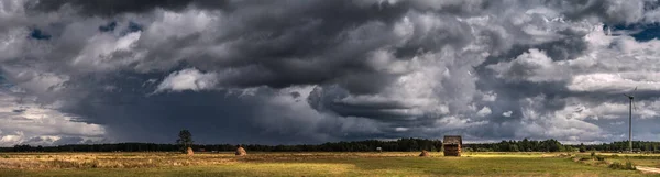 Dramática Vista Una Nube Estante Sobre Campo Nube Horizontal — Foto de Stock