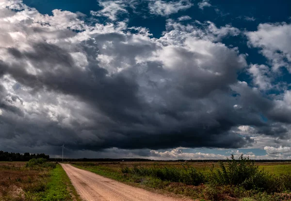 Dramática Vista Una Nube Sobre Campo Formación Horizontal Nubes — Foto de Stock