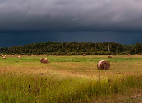 Dramática Vista Una Nube Estante Sobre Campo Nube Horizontal — Foto de Stock