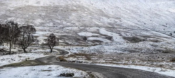 Tipik Skoç Manzarası Dağlardaki Yol Skoçya Skoçya — Stok fotoğraf