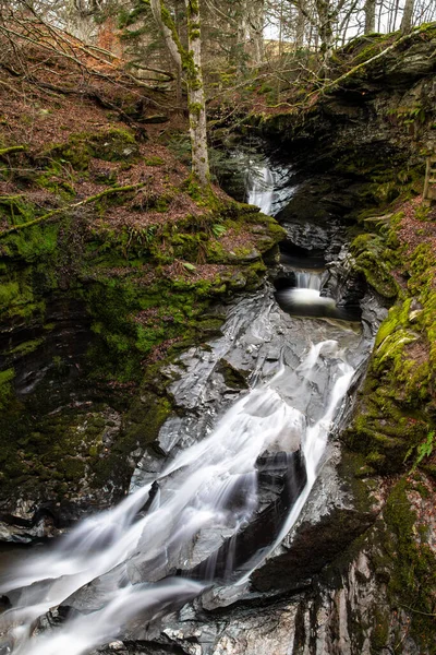 Ohromující Přírodní Vodopád Vysočina Skotsko — Stock fotografie