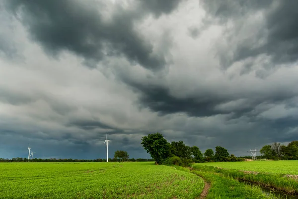 Dramática Vista Una Nube Sobre Campo Formación Horizontal Nubes — Foto de Stock