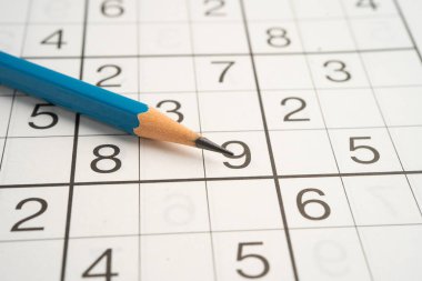 Pratik becerisi için kalemle yapboz oyunu.