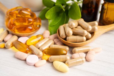 Alternatif ilaç bitkisel organik kapsül ilaç.